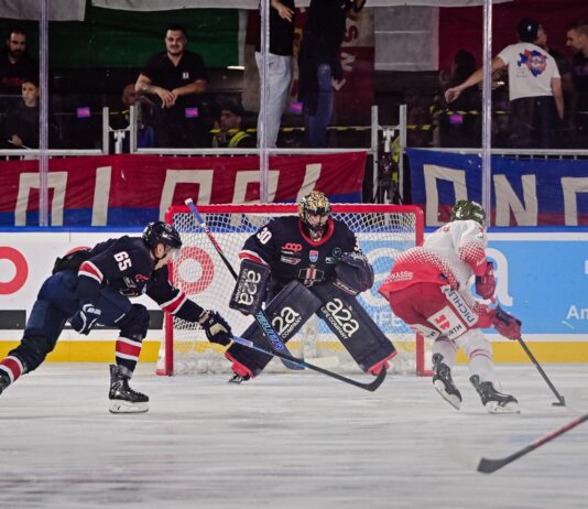 Cuore rossoblù e bolgia alla Fiera: Milano spaventa la capolista Bolzano, ma la beffa arriva all’overtime (3-4)