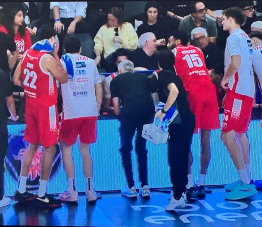 I soliti errori e le consuete mancanze anche negli episodi che decidono una partita: la Pallacanestro Varese è sempre la stessa