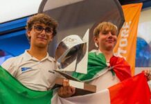 Orgoglio varesotto sul tetto d’Europa: Samuele Bardelli ed Edoardo Bastini oro al Campionato Europeo RS Feva 2026