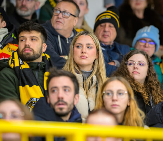 Facce da… Acinque Ice Arena: vince l’Aosta, ma il pubblico applaude i Mastini fino all’ultimo secondo
