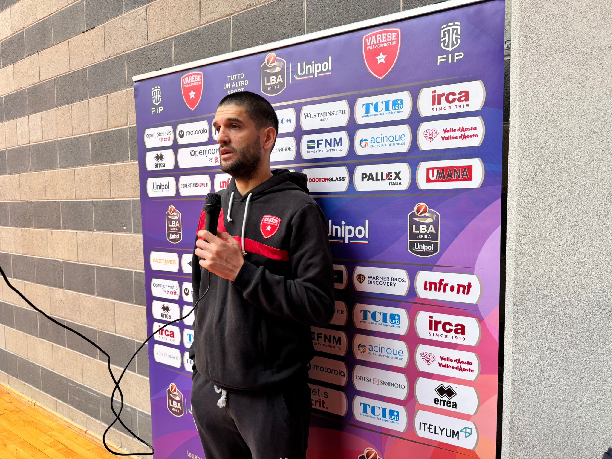 Mandole: “Con Sykes e Tyus squadra più equilibrata. Brown fuori squadra, con Venezia dovremo giocare con il cuore”